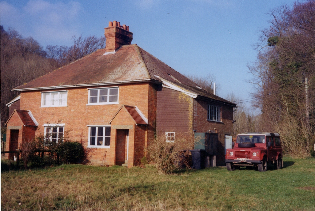 20010220 BEACON HILL COTTAGE 01.jpg